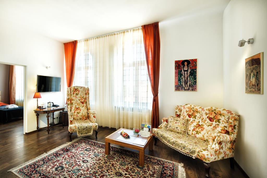 City Hotel Teater Рига Екстериор снимка