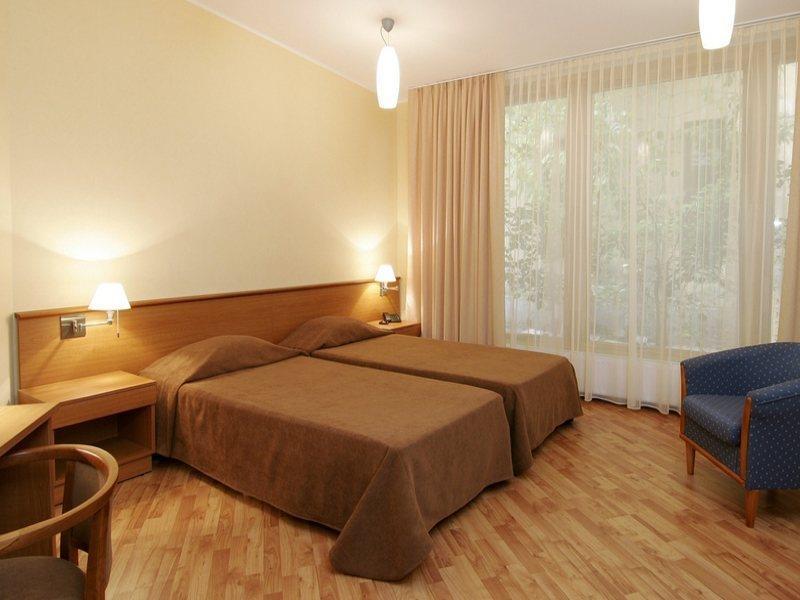 City Hotel Teater Рига Екстериор снимка