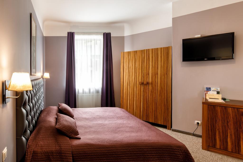 City Hotel Teater Рига Екстериор снимка