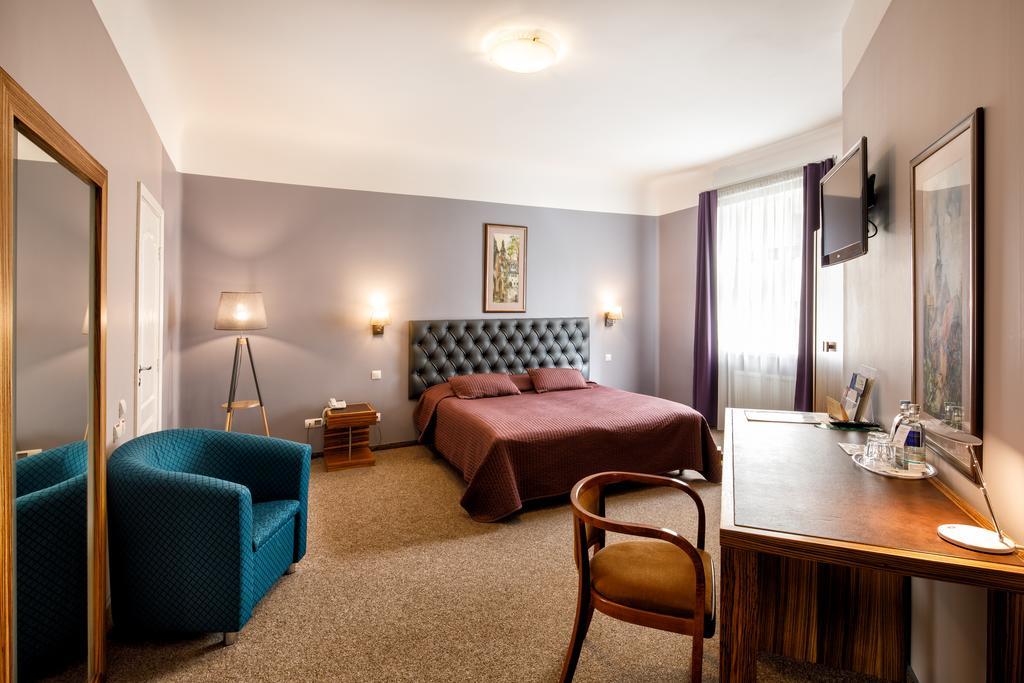 City Hotel Teater Рига Екстериор снимка