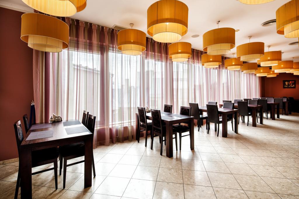 City Hotel Teater Рига Екстериор снимка