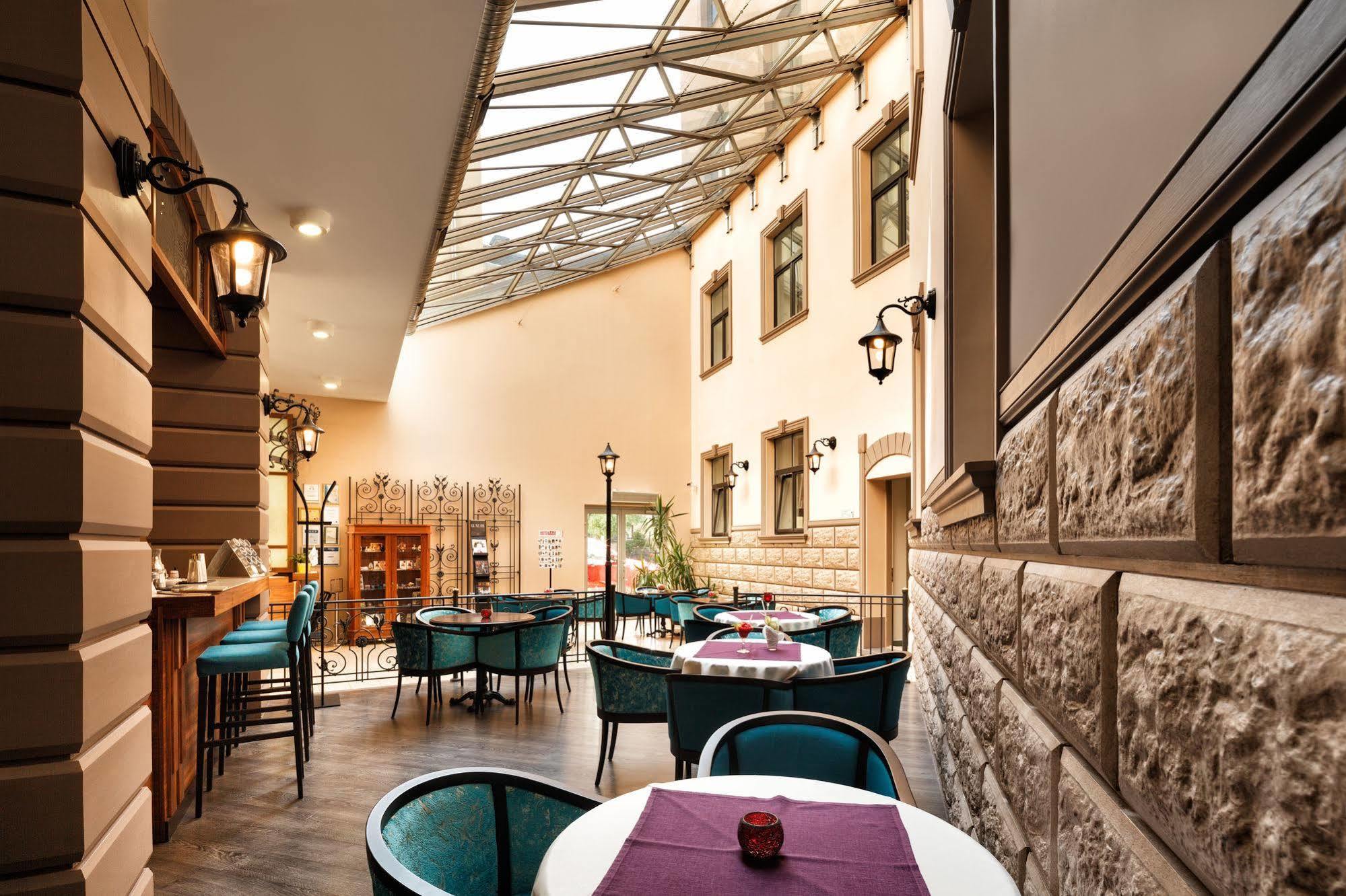 City Hotel Teater Рига Екстериор снимка